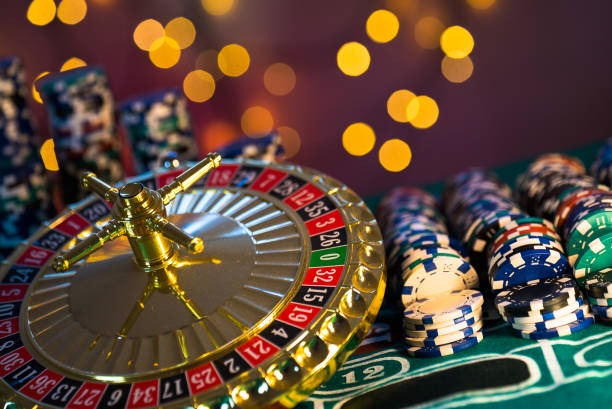 American Roulette dealer and wheel on mugen togel live casino